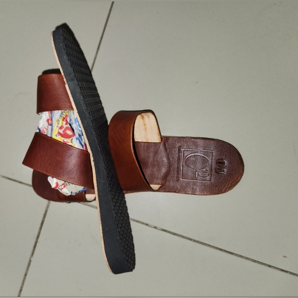 Sandals - Picture 2 of 2